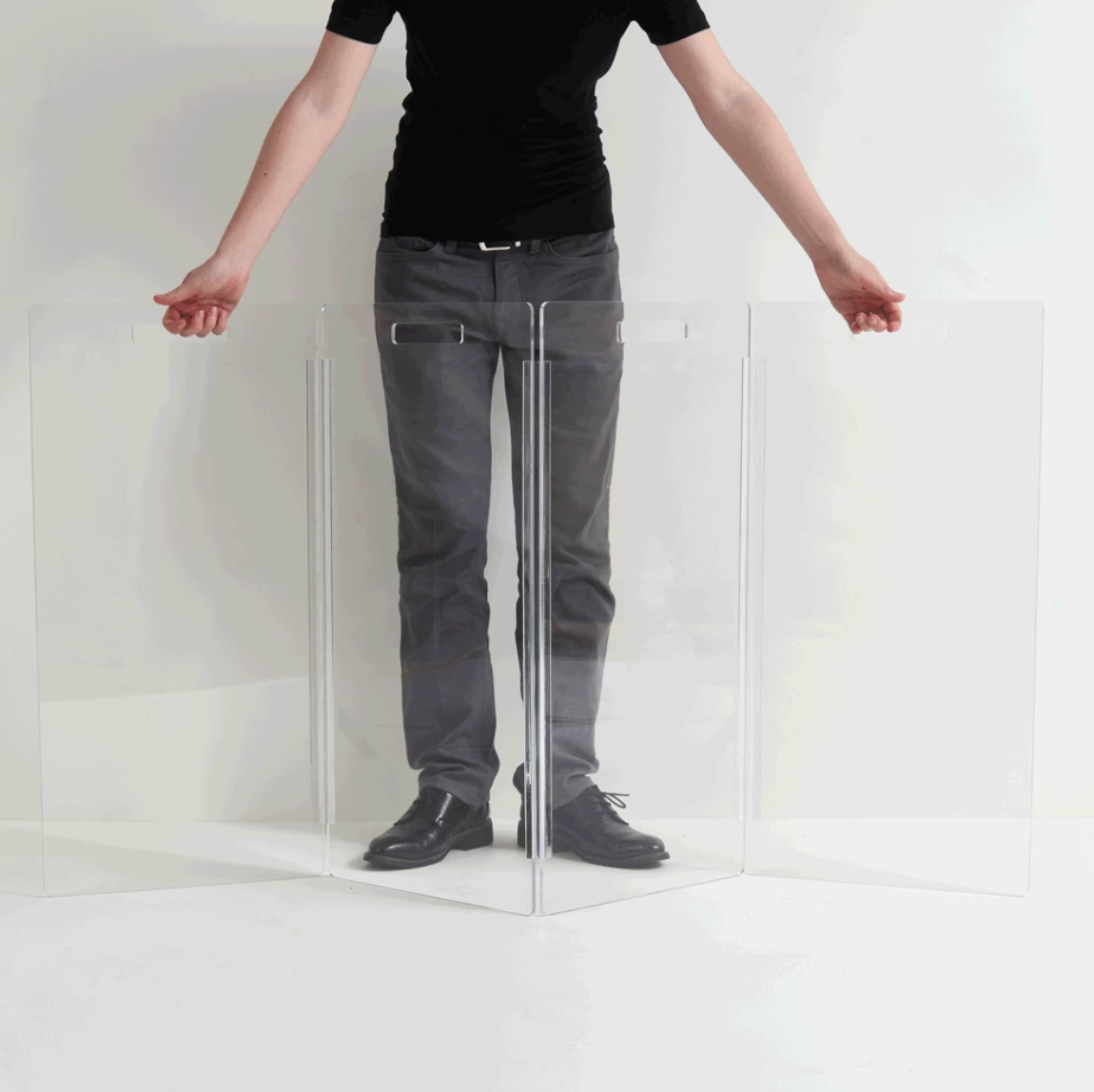 HIDDIN Clear Lucite Freestanding Zig-Zag Pet Gate (Made In The USA) (Direct-Ship) - Image 5