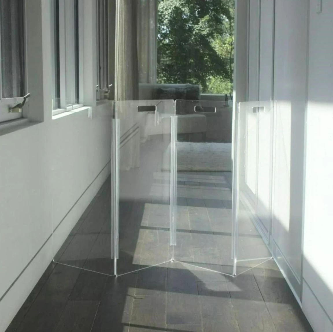 HIDDIN Clear Lucite Freestanding Zig-Zag Pet Gate (Made In The USA) (Direct-Ship) - Image 6