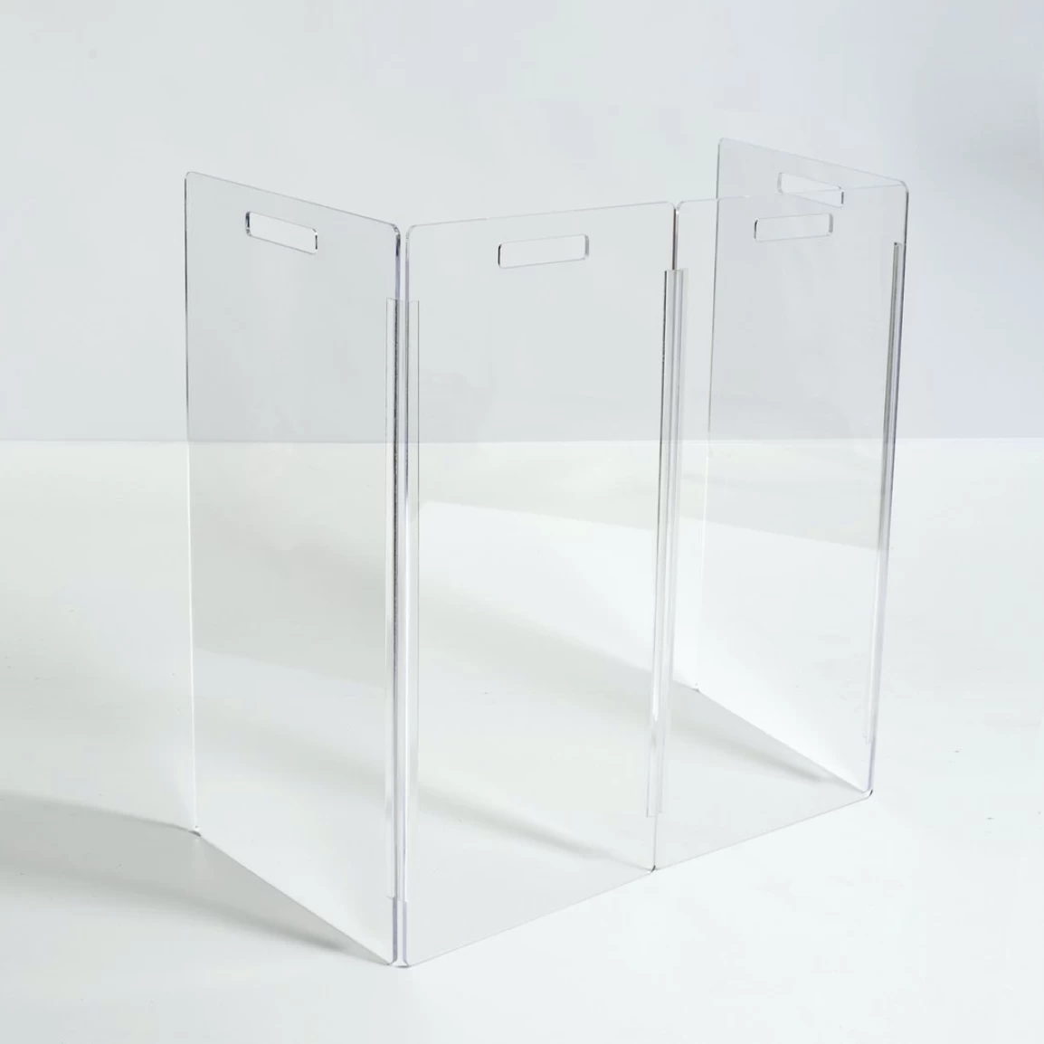 HIDDIN Clear Lucite Freestanding Zig-Zag Pet Gate (Made In The USA) (Direct-Ship) - Image 7